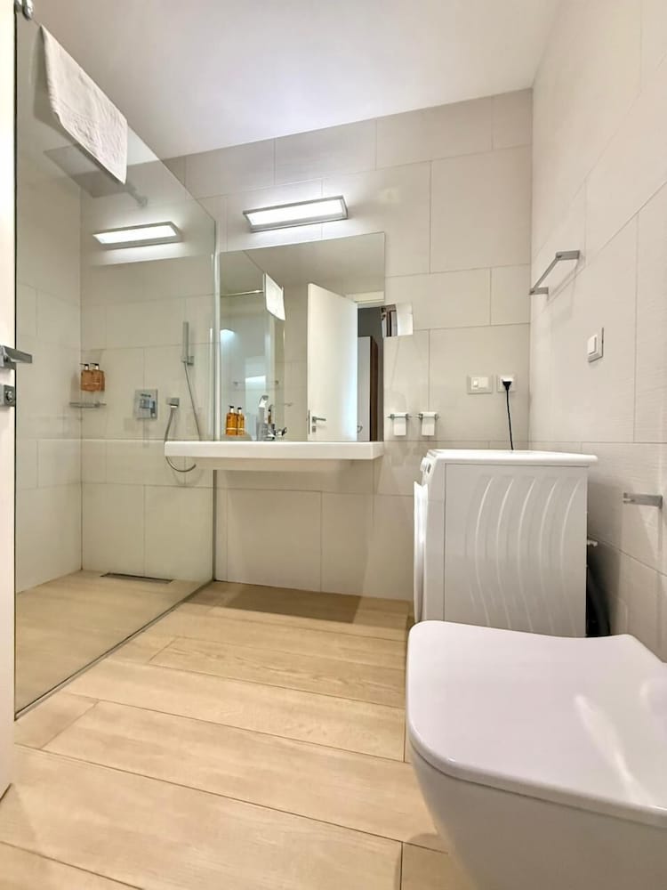 Condo Studio Plaza