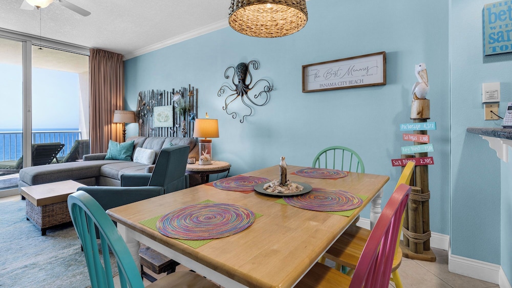 2BR Gulf Front Condo w/ Pool, Gym, Hot Tub + Free Attraction Tickets!