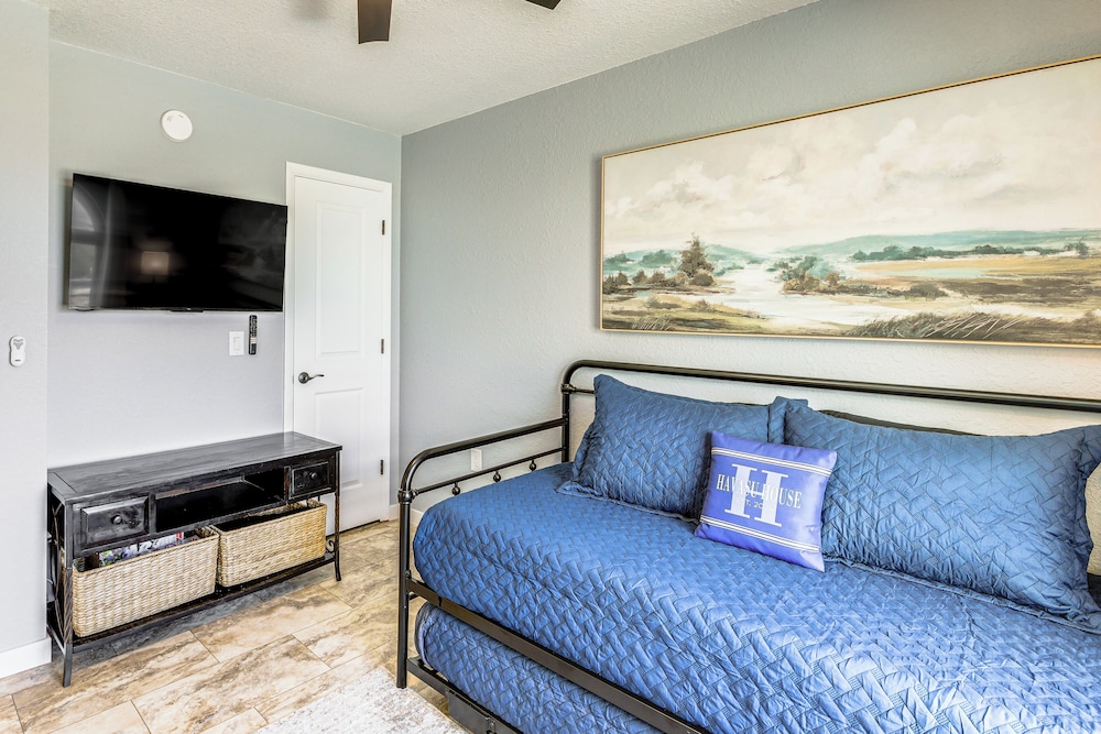 NEW Listing! Gorgeous Poolside Views: Havasu Haven