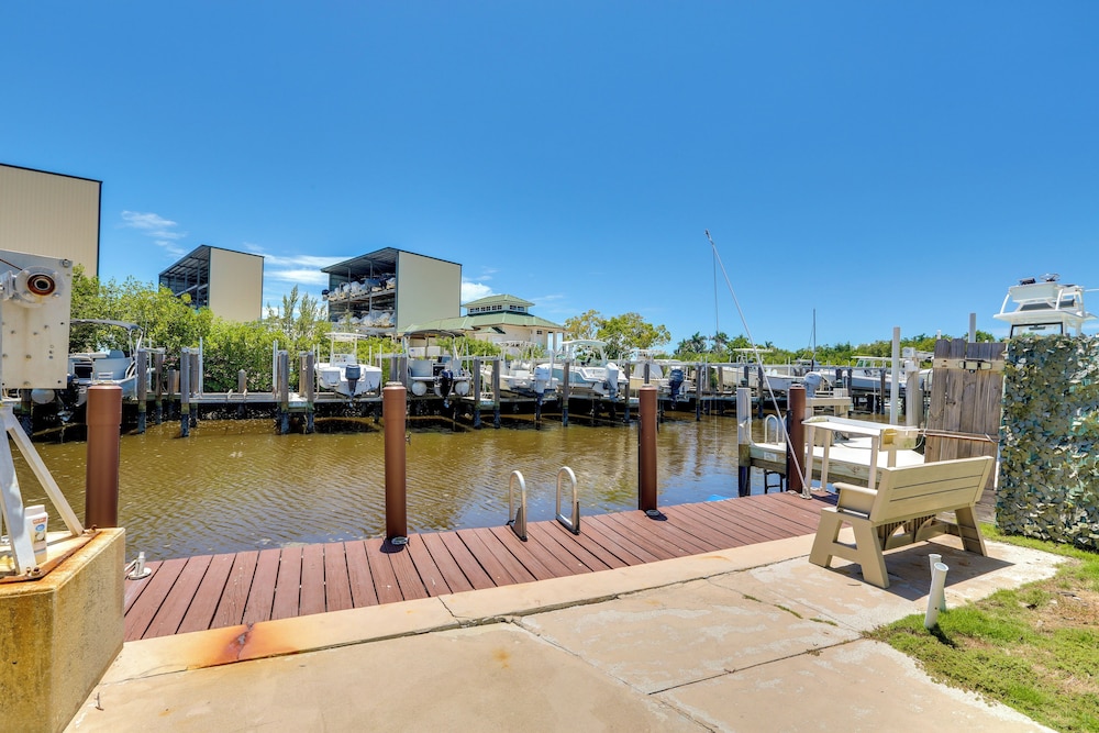 'the Waterfront Cottage' w/ Dock in Goodland!