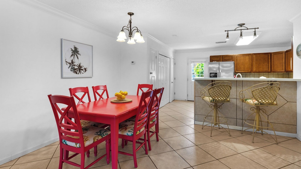 Beachside Retreat With Pools & Local Dining + Free Attraction Tickets!