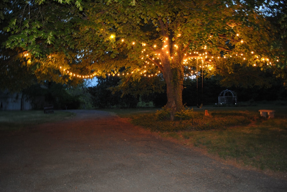 Inn On Poplar Hill