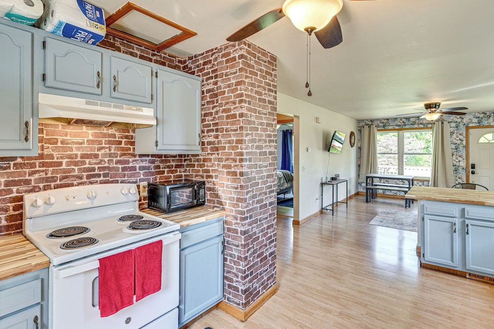 4 Mi to Lake Michigan: Updated Benton Harbor Home!
