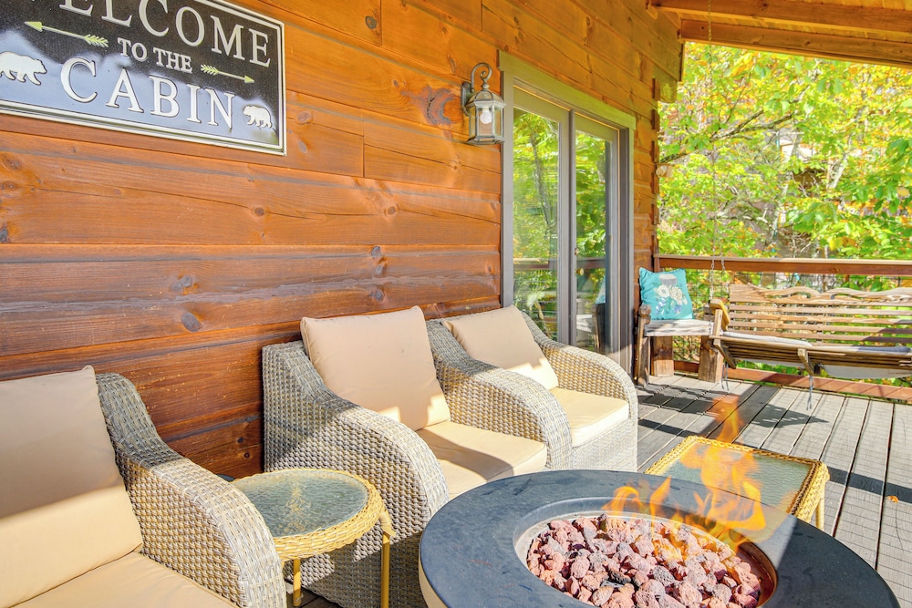 Mountain-view Deck Oasis: Cabin Near Pigeon Forge view 4