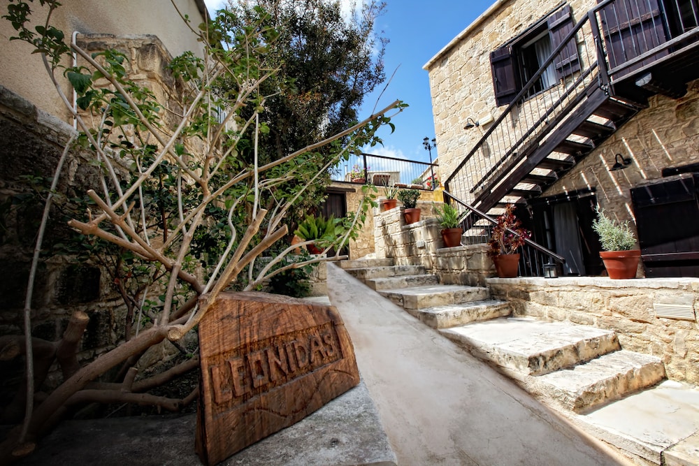Leonidas Village Houses