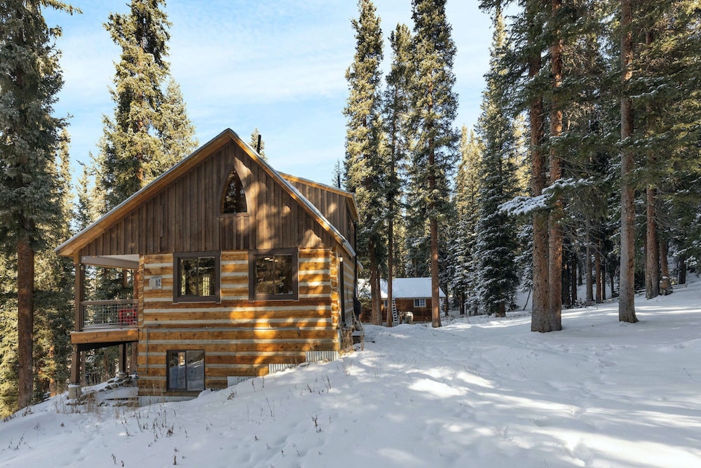 Secluded Rustic Mountain Retreat w/ Updated Touch view 3