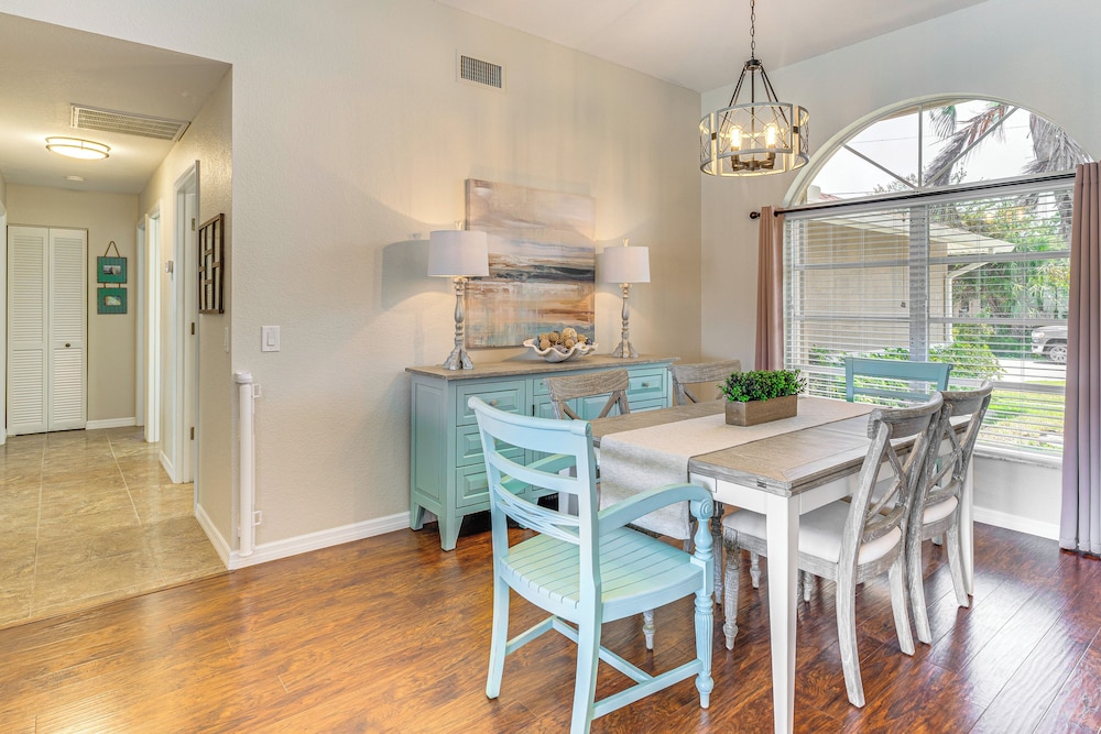 Heated Saltwater Pool & Dock: Port Charlotte Home