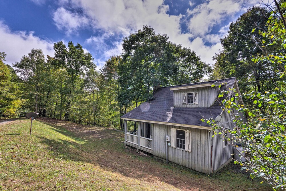 11 Mi to Boone: Secluded Pet-friendly Cabin! view 3
