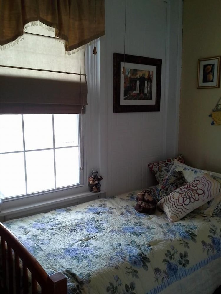 Brookside Inn At Laurens