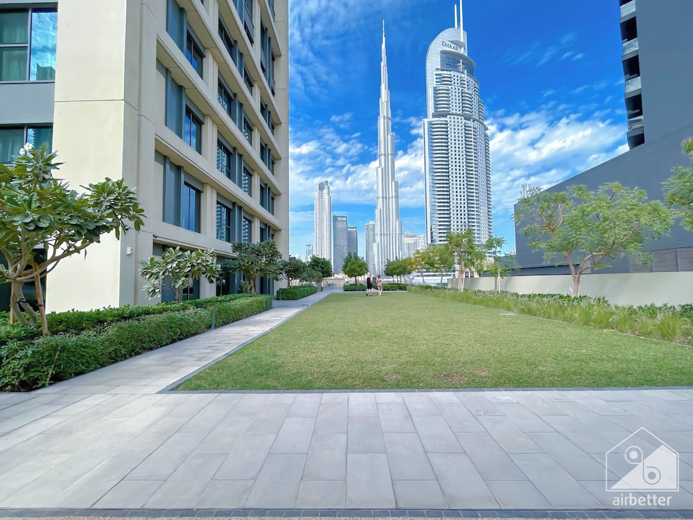 Luxurious Burj Royale One-bedroom & City Views