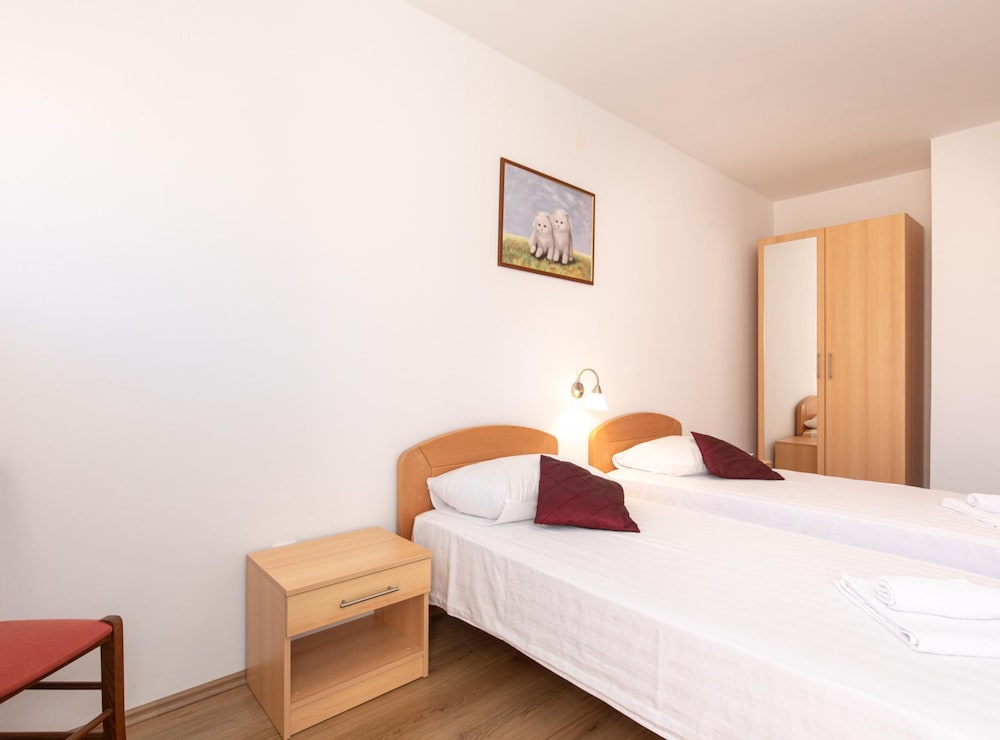 Scenic Elegant Apartments Krk With Balcony and Pool