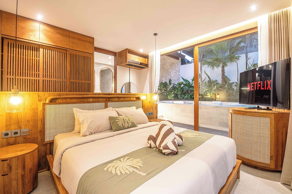 Luxury 2BR Retreat Jungle View Near Ubud Center