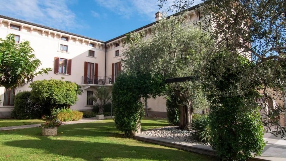 Castello Belvedere Apartments view 4