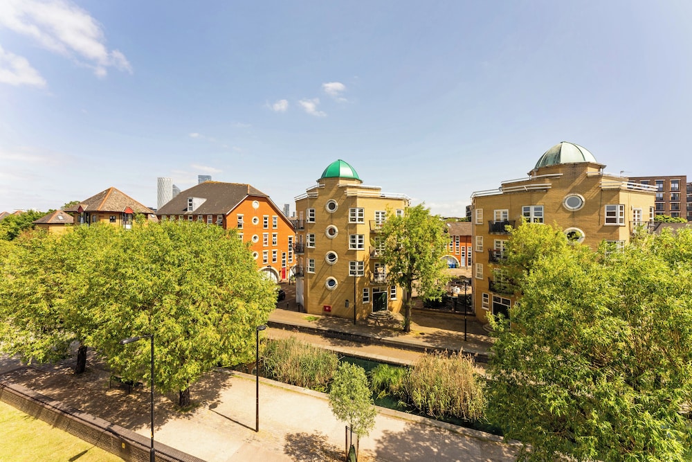 Luxe 1 bed Flat in Canada Water - Free Parking