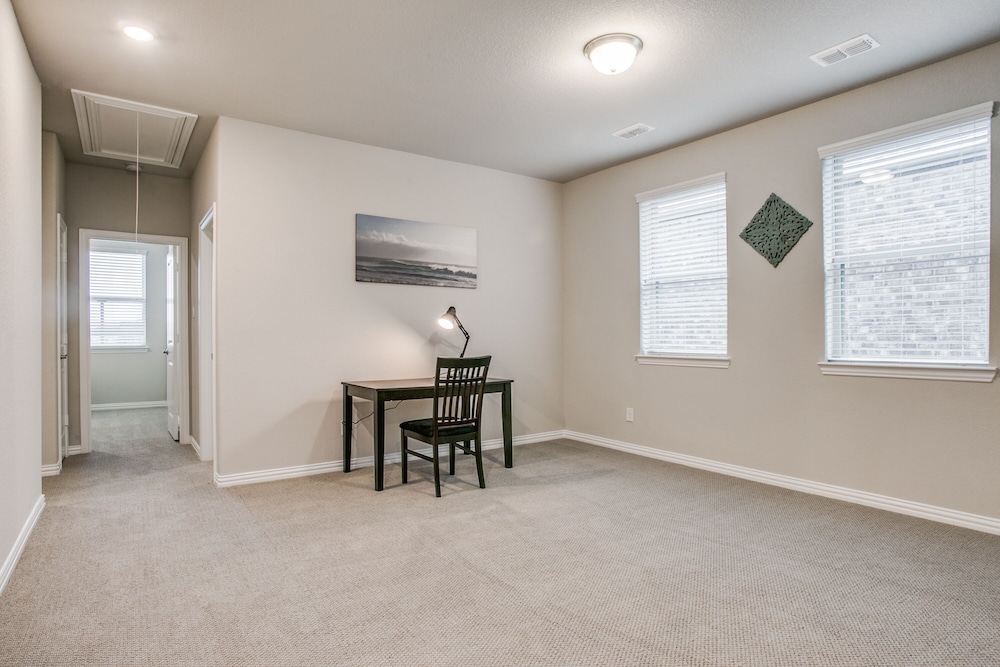 Beautiful furnished 3 bedroom Allen Home - Property Image 12