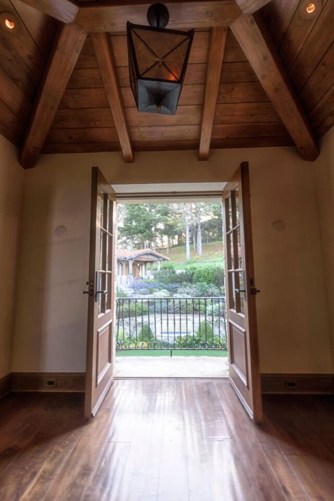 Lx1: Chateau D' Renaitre - Carmel-by-the-sea Luxury Villa: - Property Image 13