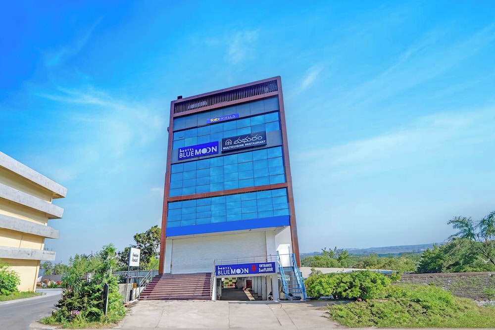 Fabhotel Blue Moon