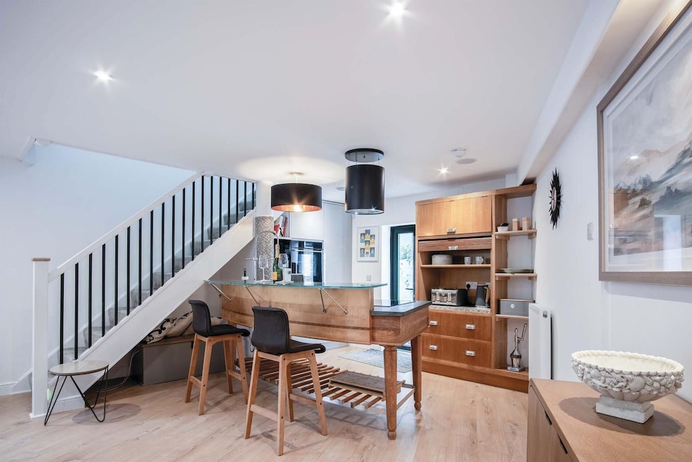 The Cottage - 2 Bedroom Cottage - Tenby