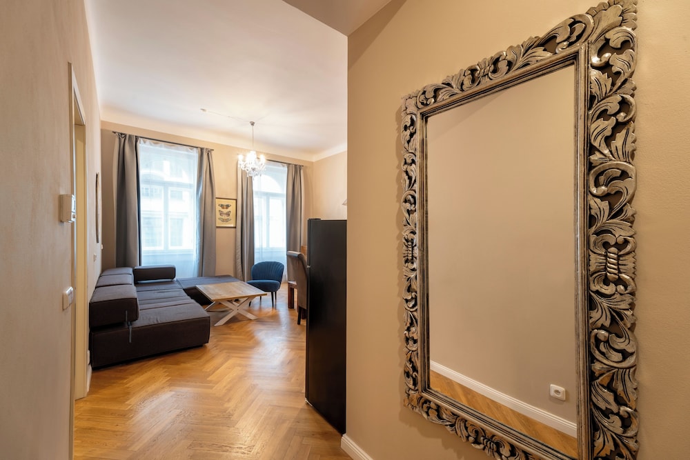 1 Bed Flat - Sleeps 5 - Parking - Wifi