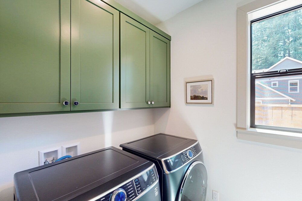 5BR Home w/ Nearby Lake, A/C & Private Backyard