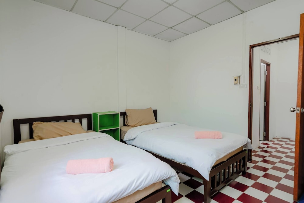 Charming 2-bedroom House in Hua Hin Soi 80,12-minute Walk to Beach