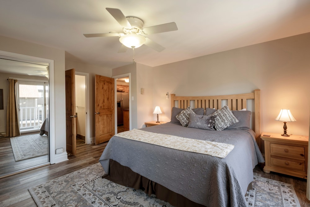 2BR Resort Plaza 5022 Slope-Side Park City Condo, Ideal for Families & Couples