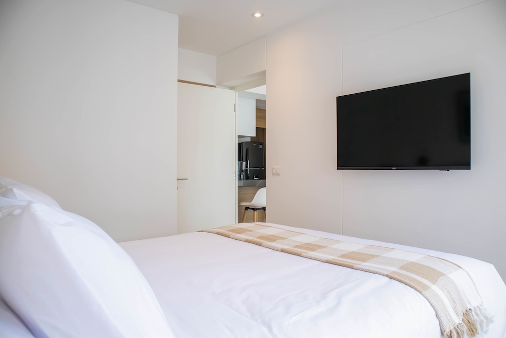 Majestic 2BR With Modern Pool in Miraflores