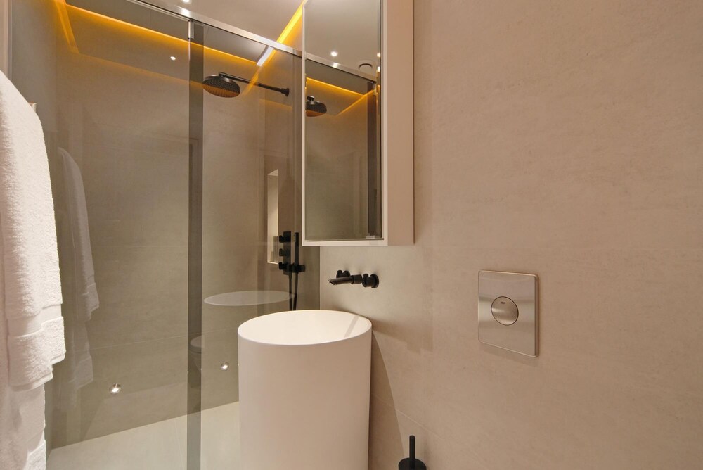 Cadogan Square Luxury 2 Bedroom Apartment II