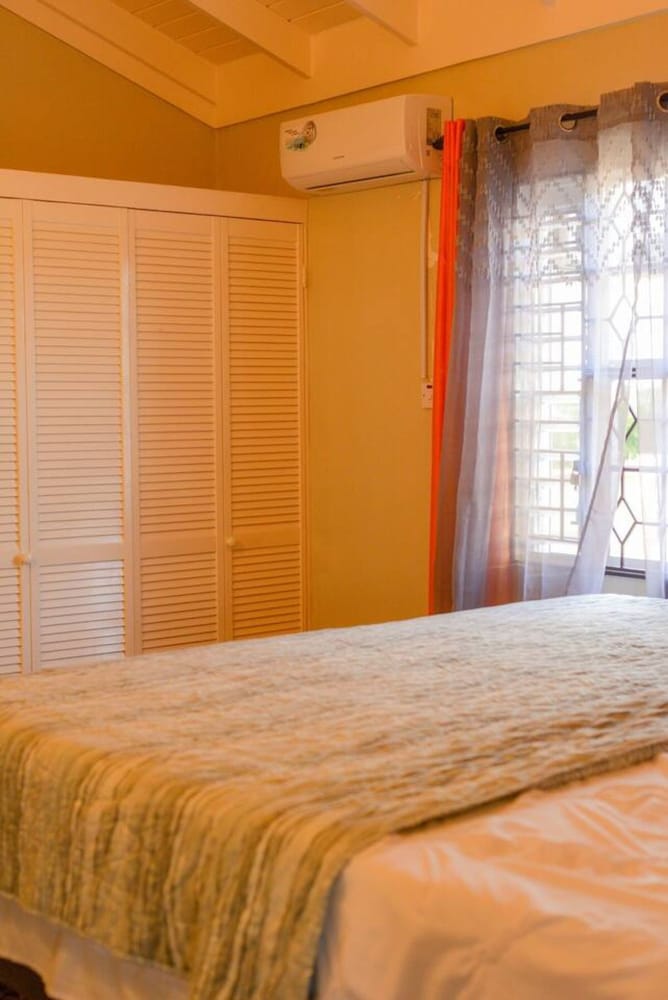 3 King Beds Drax Hall Pool Gym Gated Full Air Con