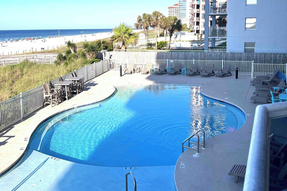 4BR Condo w/ Gulf Views & Amenities