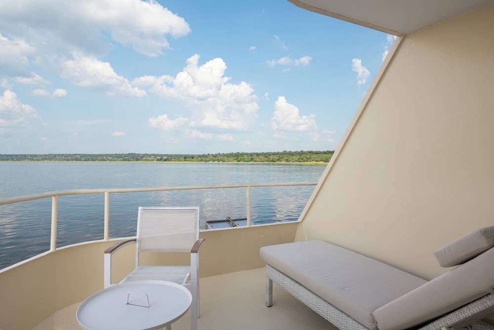 Zambezi Queen by Mantis