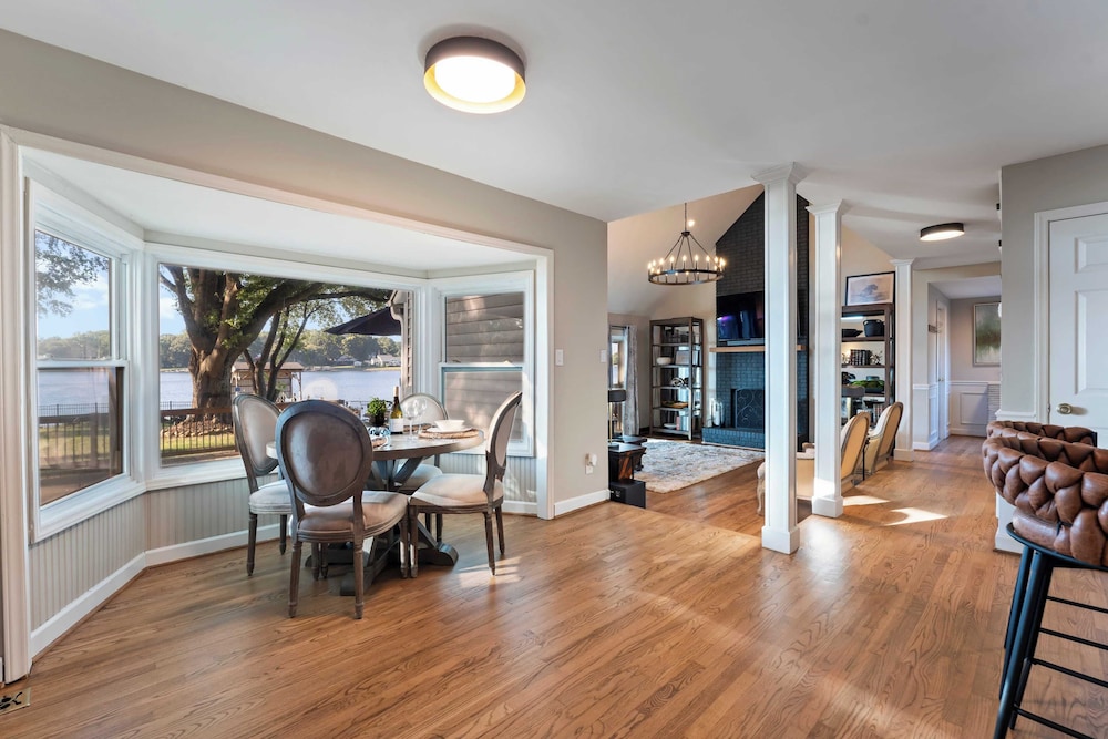 Lakefront Home w/ Dock, Game Room & Hot Tub Ponderosa Peninsula by Avantstay
