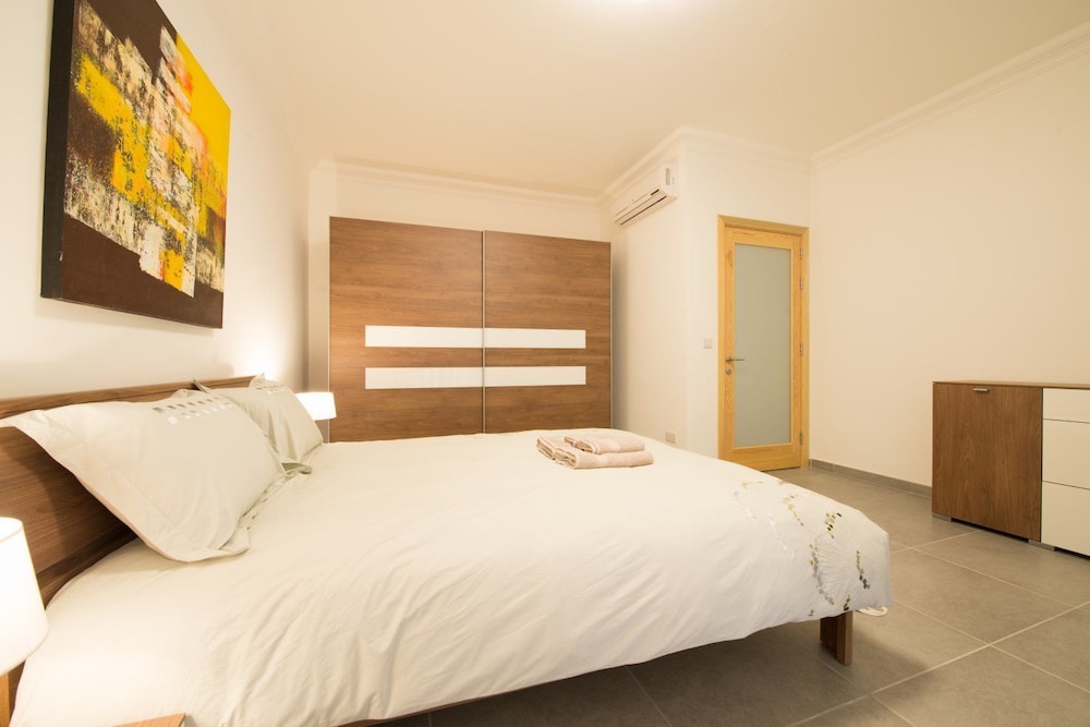 Seafront Luxury Apartment, Pool and Great Location view 2