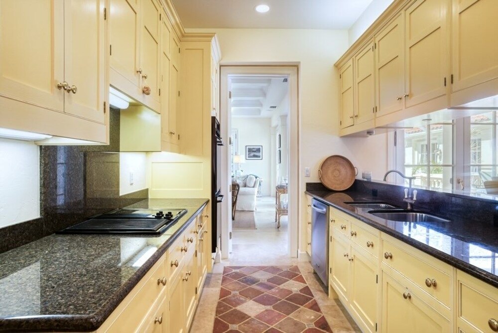 2885 Wulfert 6 Bedroom Home