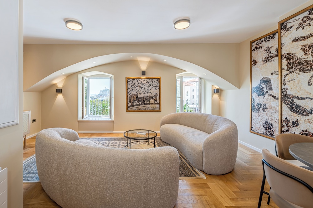 Porta Stella 2-Bedroom Luxury Apartment
