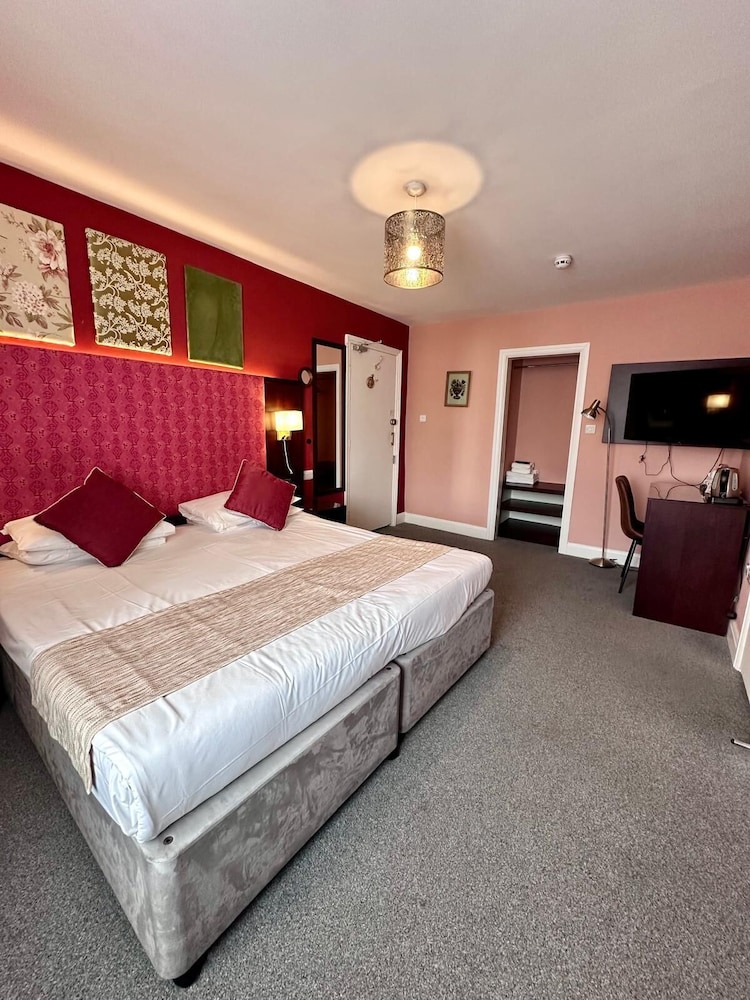Acacia Hotel