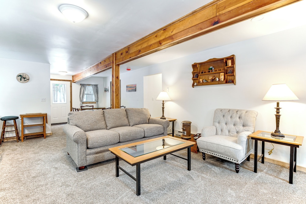 2 Ponds & Trail Access: Peaceful Cabin in Calumet!