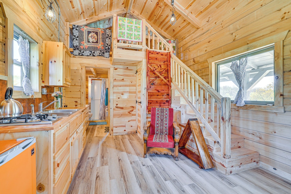 'fins & Flowers' Lewiston Cabin w/ Trout Fishing!