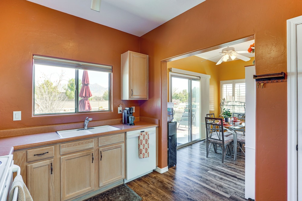 Mtn-view Oasis w/ Pool Access in Green Valley!