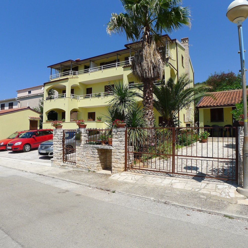 Photo 8