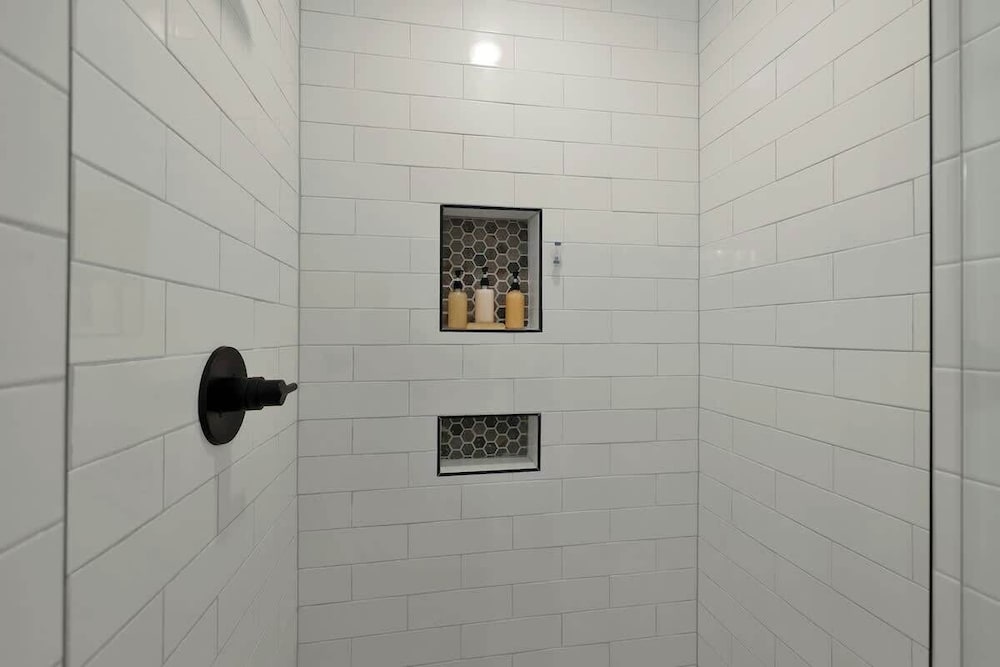 Tejas Suite Walking Distance to Main St!