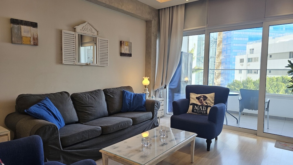 116 NIC 302b - Stay Armonia Central Suite