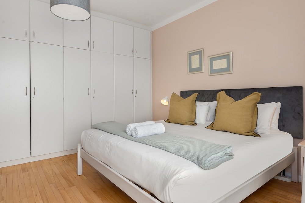 Caprice Court 8 view 4