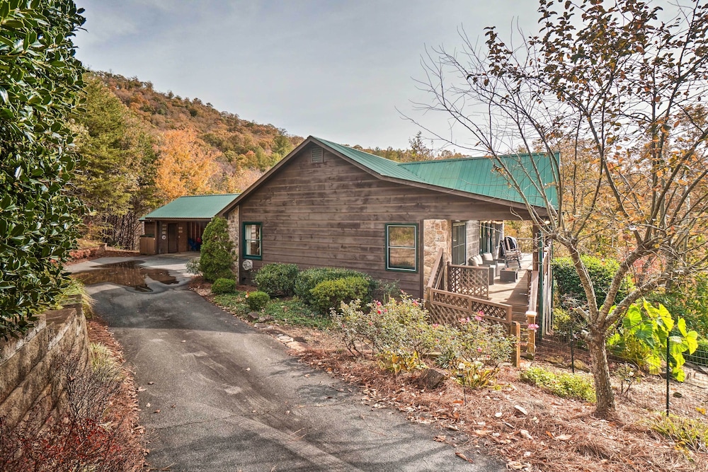 Hiawassee Cabin w/ Mtn Views < 1 Mi to Lake! view 3