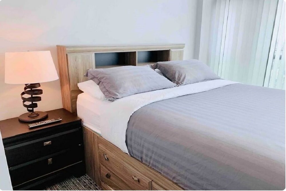 Luxury Condos at York Street - Image 3