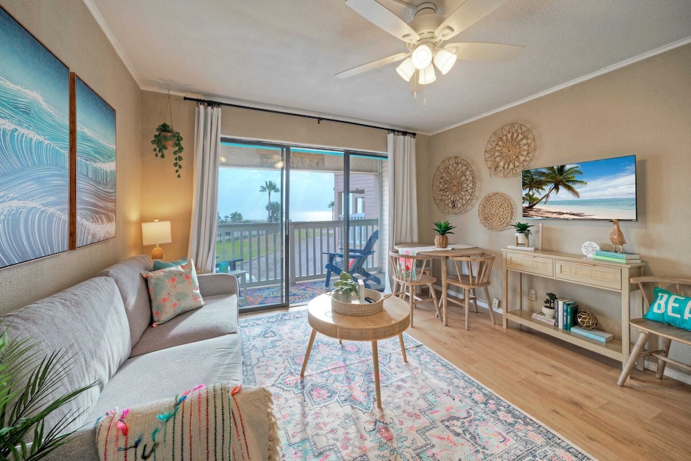 Private Balcony w/ Ocean View Pool & Hot Tub Access Ocean Echo by Avantstay