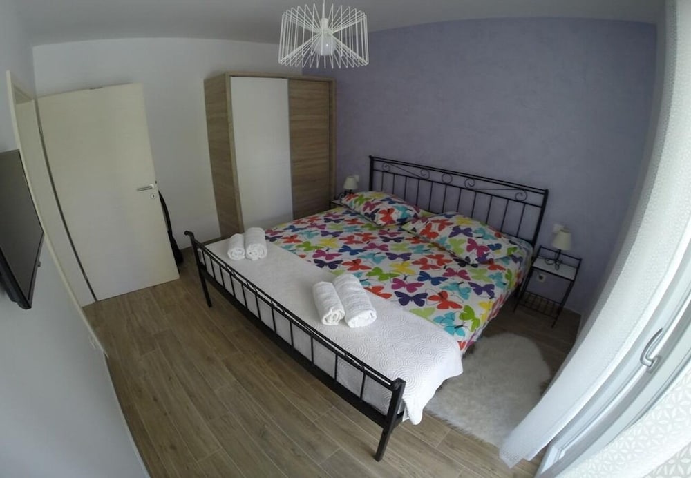Photo 6