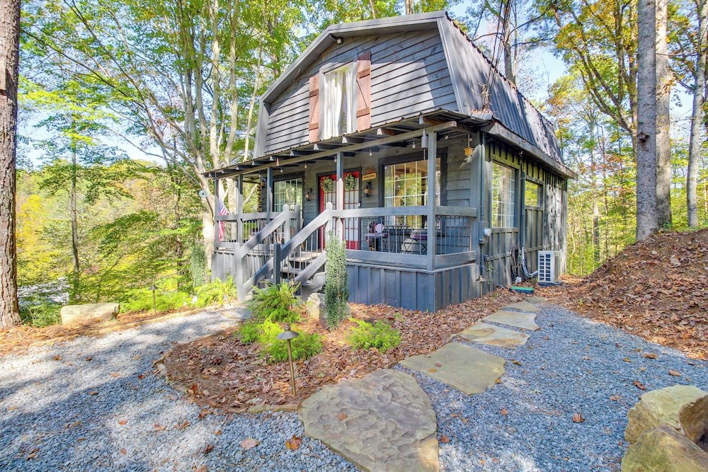 Deck & Grill: 'cozy Cottage' in Talking Rock!