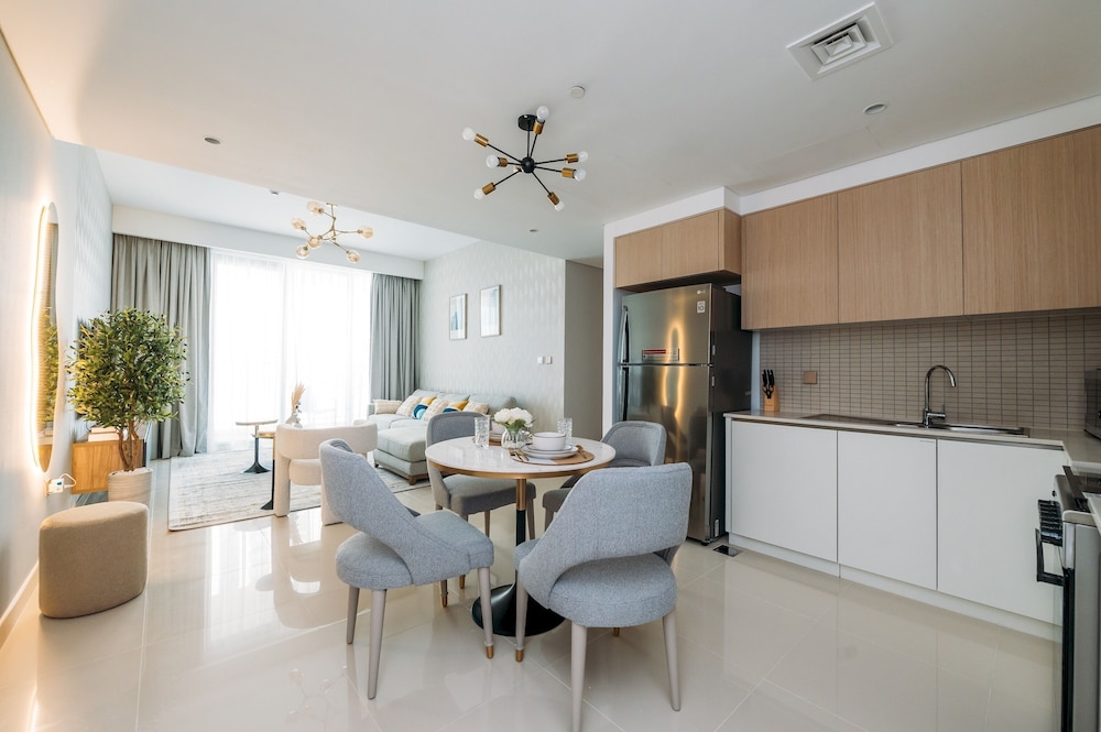 New! Luxurious Stay Dubai Creek Balcony & View