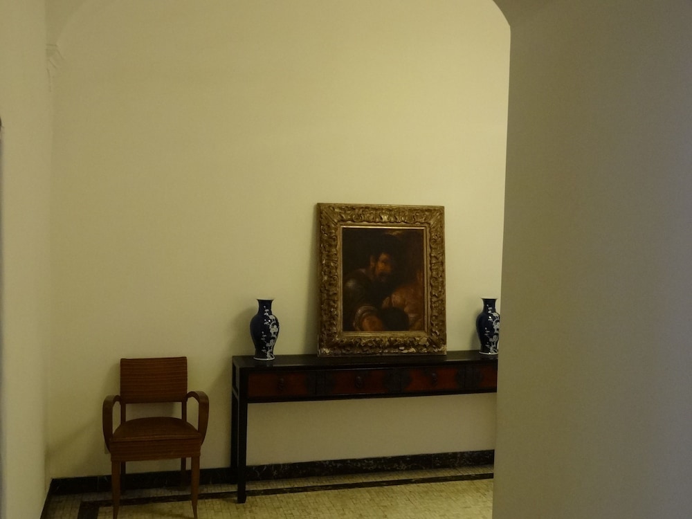 In Rome, Aristocratic, 3 Bedroom in Elegant, Historic Palace 3 Bedrooms 3 Bathrooms Apts